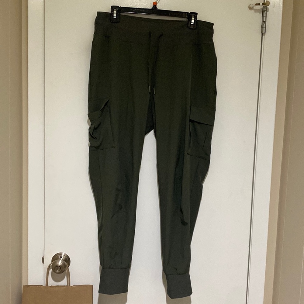 Joggers with side pockets
